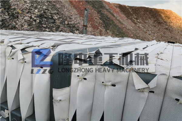 風(fēng)化砂尾沙污泥脫水壓濾機(jī)設(shè)備價格太貴?延長設(shè)備使用壽命降低成本！