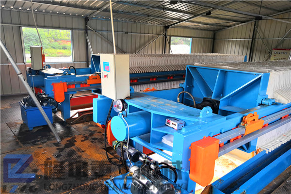 靠譜尾礦處理隆中機(jī)械持續(xù)L跑，成就洗沙L域污泥廂式壓濾機(jī)！